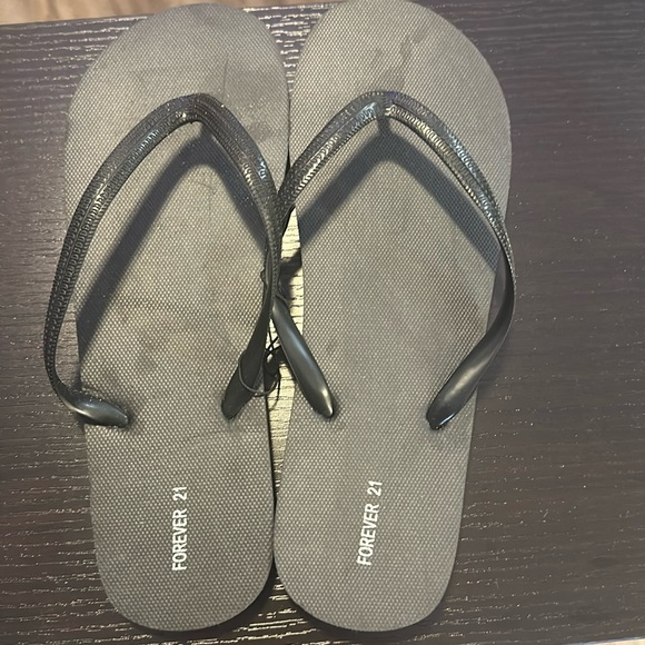 Forever 21 Flip Flops - Picture 1 of 1